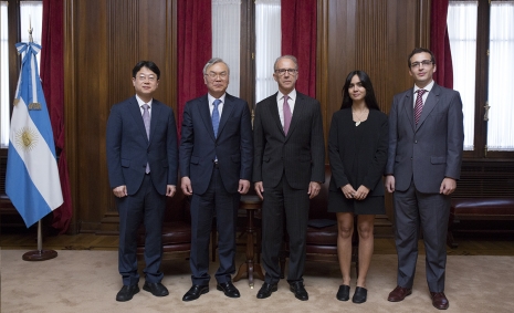 Visita del juez de la Corte Suprema de Corea Kim Seon-soo